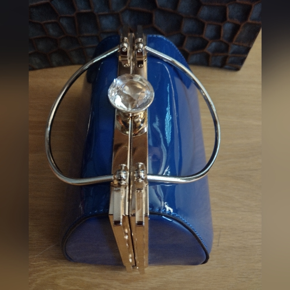 Gorgeous Blue Purse - Picture 2 of 5